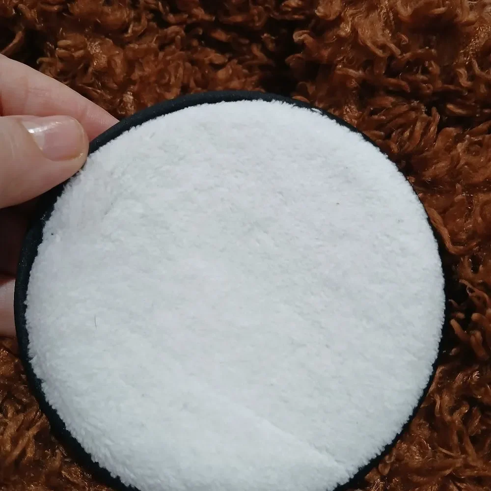Black Facial Cleansing Pad - Picture 3 of 3